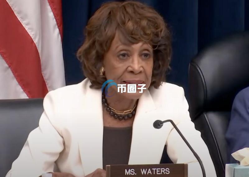 图为众议院金服会民主党领袖Maxine Waters质询画面
